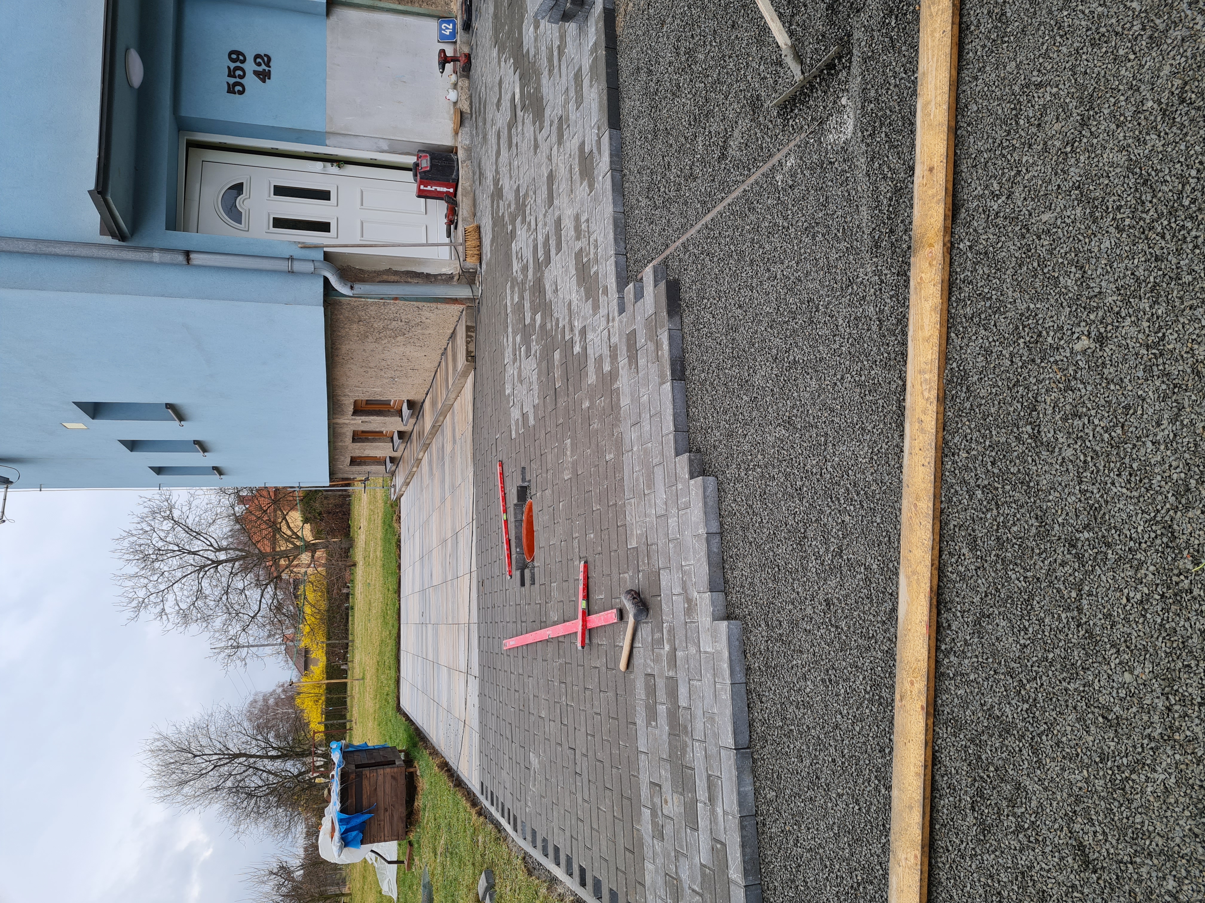 Práce po